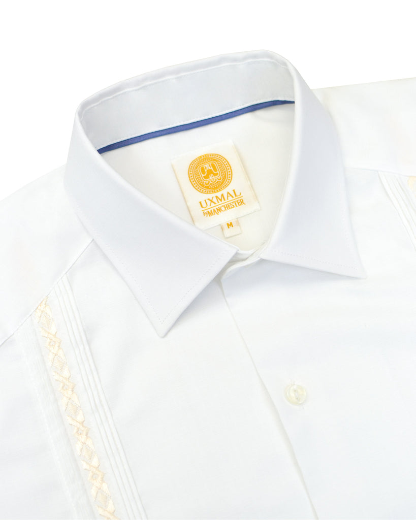 {"altText": "Vista Delantera Cuello Monaco con Boton Manchester Guayabera Mezcla Algodon- Poliester", "color": "BLANCO", "url": "https://cdn.shopify.com/s/files/1/0762/6925/7013/files/3332-Y_-5.jpg?v=1696457610"}