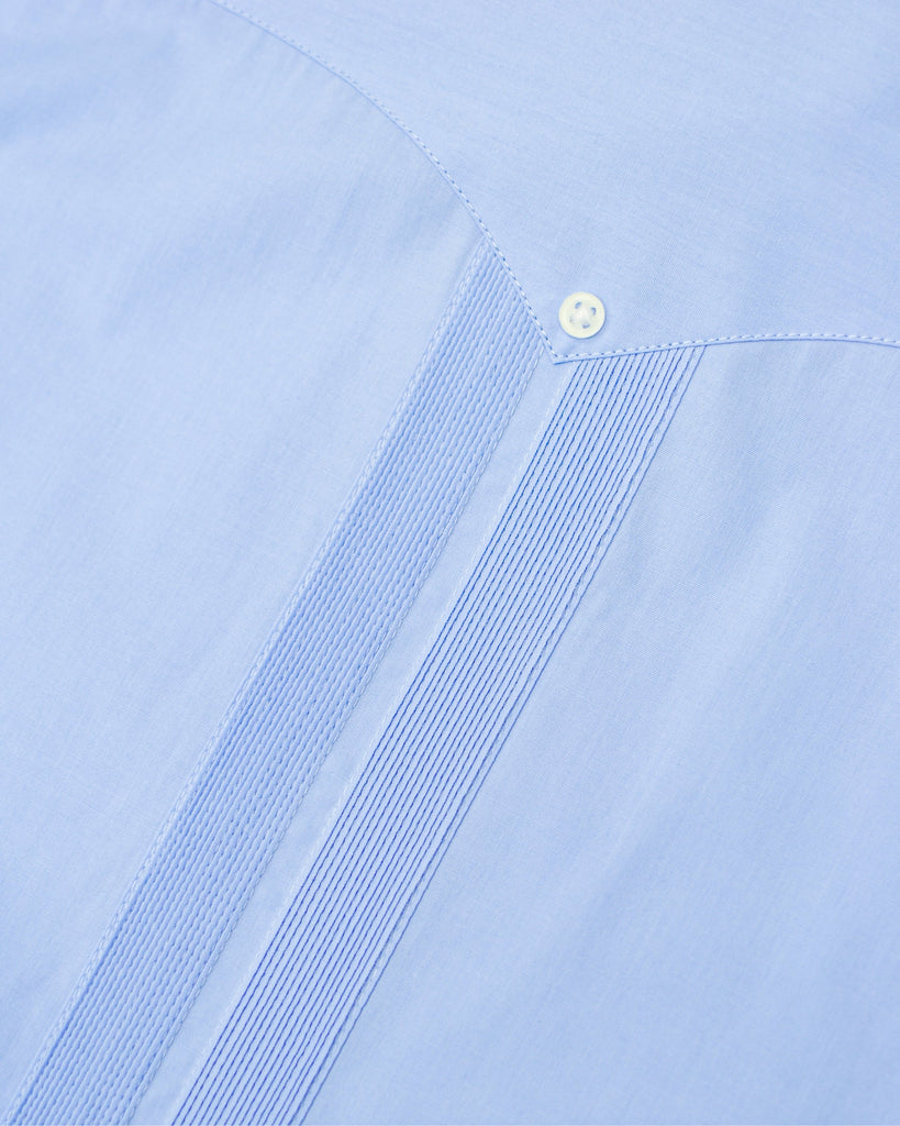 {"altText": "Manchester Guayabera Alforza Tradicional Trasera", "color": "AZUL", "url": "https://cdn.shopify.com/s/files/1/0762/6925/7013/files/3430-U_-5.jpg?v=1693426539"}