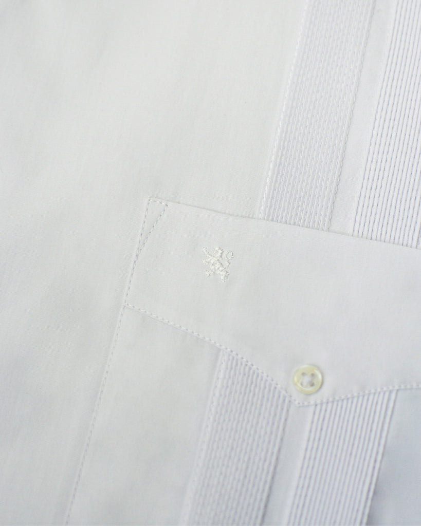 {"altText": "Guayabera Manchester Bolsillo Logo Bordado", "color": "BLANCO", "url": "https://cdn.shopify.com/s/files/1/0762/6925/7013/files/3430-U_BLANCO_-3.jpg?v=1693432262"}