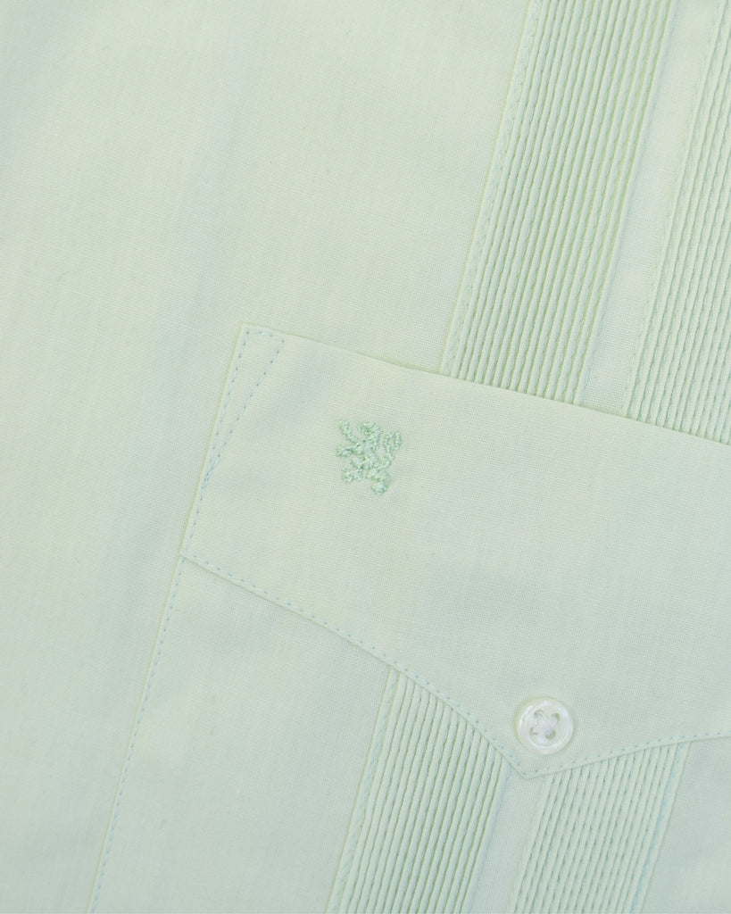 {"altText": "Manchester Guayabera Regular Fit Algod\u00f3n y Poli\u00e9ster Vista Logo Bordado en Menta", "color": "MENTA", "url": "https://cdn.shopify.com/s/files/1/0762/6925/7013/files/3430-U_Menta_4.jpg?v=1704407752"}