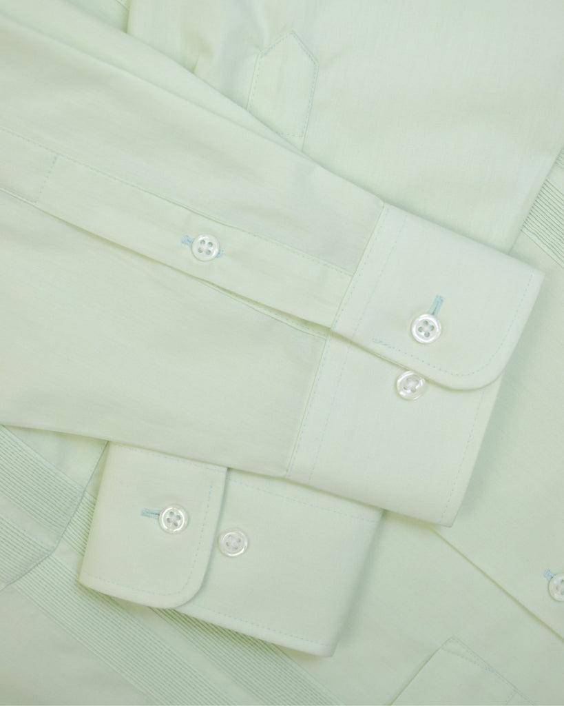 {"altText": "Manchester Guayabera Regular Fit Algod\u00f3n y Poli\u00e9ster Vista de Mangas en Menta", "color": "MENTA", "url": "https://cdn.shopify.com/s/files/1/0762/6925/7013/files/3430-U_Menta_5.jpg?v=1704407751"}