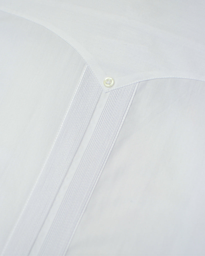 {"altText": "Guayabera Manchester Alforza en Tira", "color": "BLANCO", "url": "https://cdn.shopify.com/s/files/1/0762/6925/7013/files/3431-H_Blanco4.jpg?v=1693496806"}