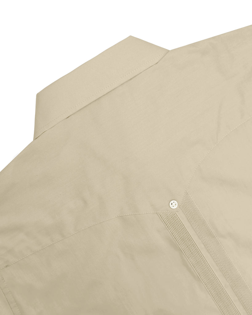 Manchester Guayabera Regular Fit Algodón y Poliéster Vista Cuello Trasera en Arena
