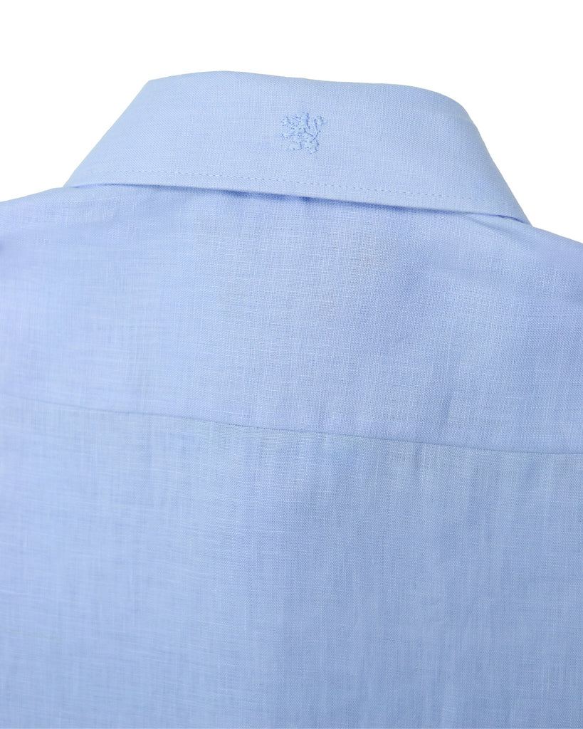 {"altText": "Vista Trasera Cuello con Logo Manchester en el centro Guayabera Slim Fit Lino", "color": "AZUL", "url": "https://cdn.shopify.com/s/files/1/0762/6925/7013/files/45514-E_--1.jpg?v=1696460061"}