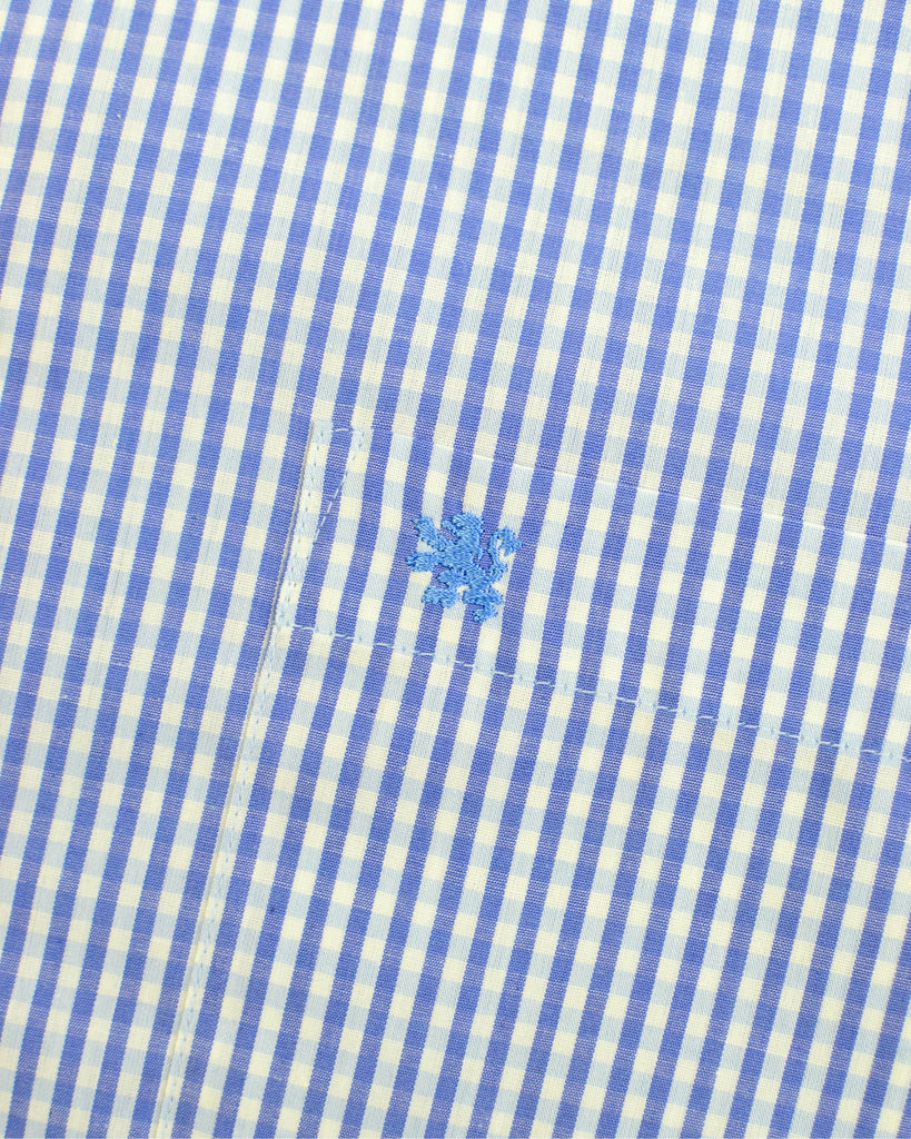 {"altText": "Manchester Camisa Casual de Cuadros Azul Vista Logo Bordado", "color": "AZUL", "url": "https://cdn.shopify.com/s/files/1/0762/6925/7013/files/4705-T_Azul_4.jpg?v=1699895433"}