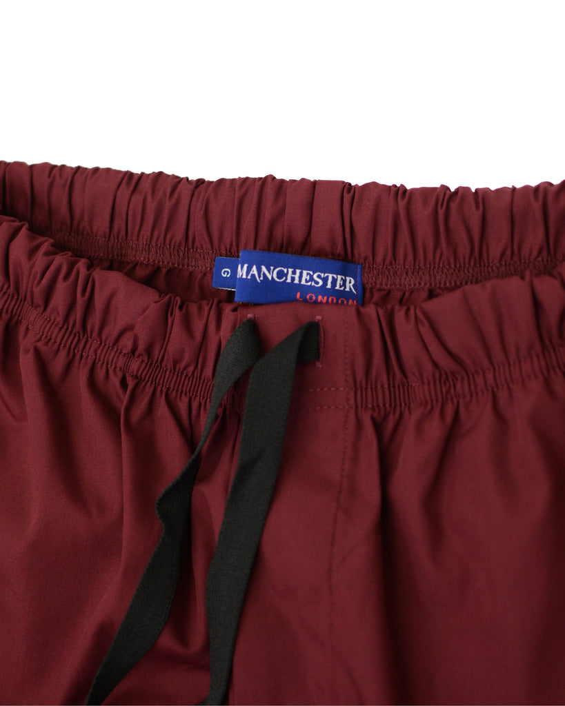 {"altText": "Manchester Pijama Larga Lisa en Guindo con Bolsillos en Mezcla de Algod\u00f3n-Poli\u00e9ster Close Up", "color": "GUINDO", "url": "https://cdn.shopify.com/s/files/1/0762/6925/7013/files/68354T_Guindo_3_380ccca1-9965-4e84-9f75-98f6414bbbb5.jpg?v=1710546546"}