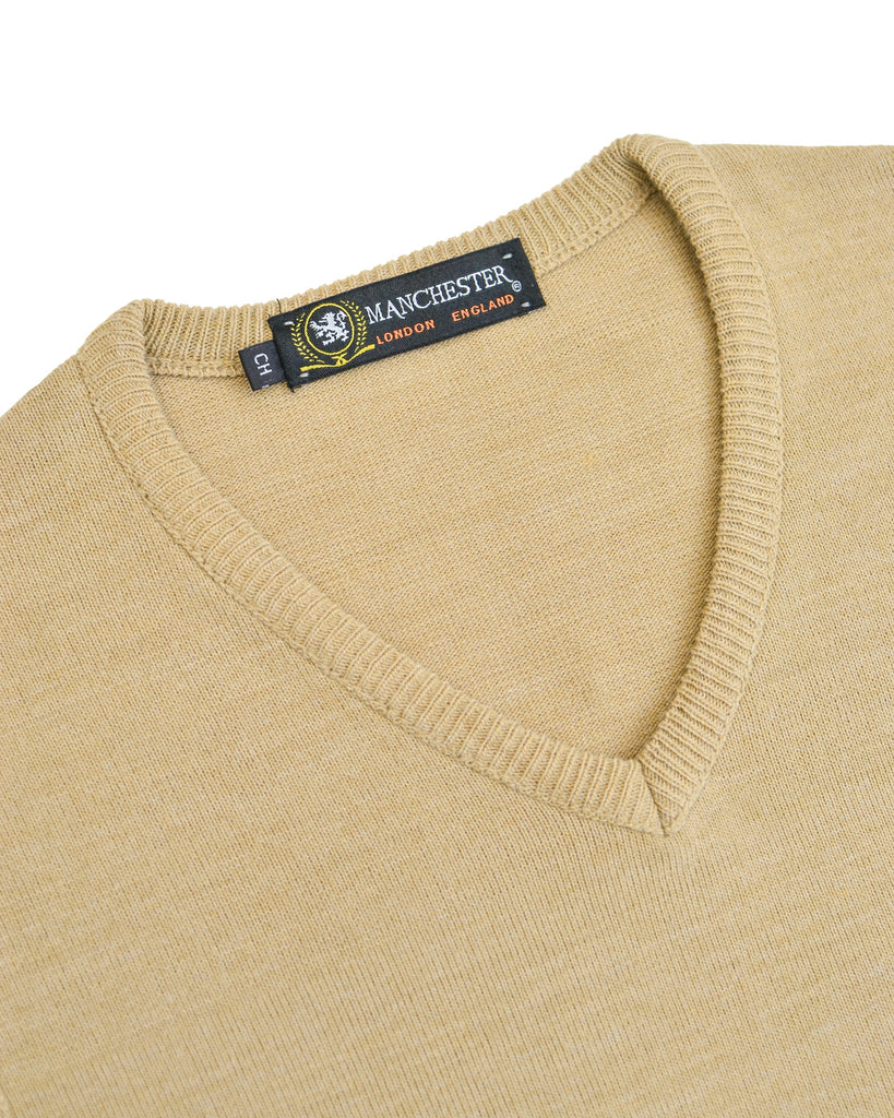 {"altText": "Manchester Chaleco en Beige Cuello V en Acrilico Vista Cuello V", "color": "BEIGE", "url": "https://cdn.shopify.com/s/files/1/0762/6925/7013/files/7033-A_Beige_3.jpg?v=1698442750"}