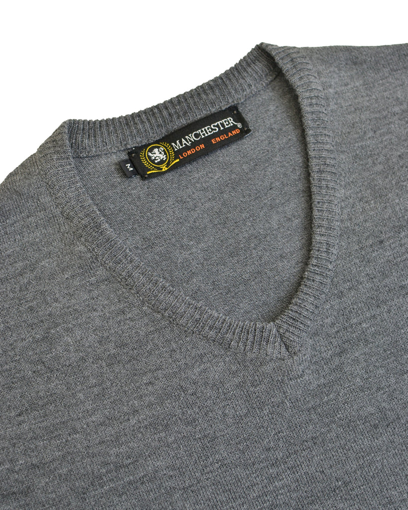 {"altText": "Manchester Chaleco Gris Oxford Cuello V en Acrilico Vista Cuello V", "color": "GRIS OXFORD", "url": "https://cdn.shopify.com/s/files/1/0762/6925/7013/files/7033-A_Gris_Oxford_3.jpg?v=1698443055"}