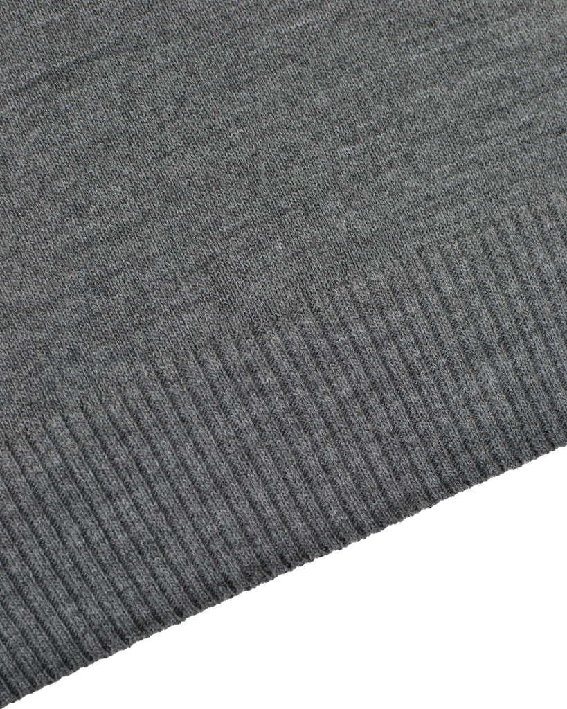 Manchester Sueter Gris Oxford Slim Fit en Acrilico Vista Detalle Bordado