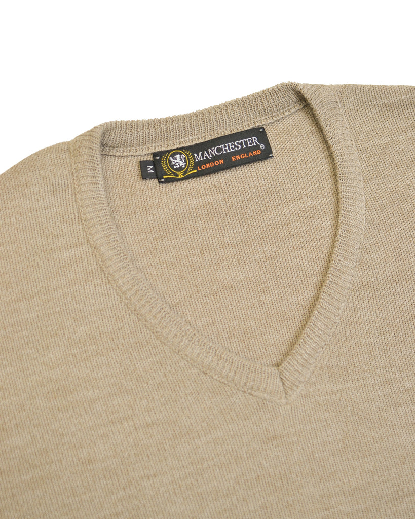 {"altText": "Su\u00e9ter Manchester Beige Medio Cuello V", "color": "BEIGE MEDIO", "url": "https://cdn.shopify.com/s/files/1/0762/6925/7013/files/7094-A_Beige_medio_3.jpg?v=1704405402"}