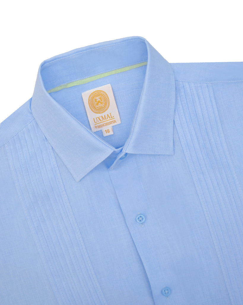 {"altText": "Manchester Junior Guayabera de Lino Manga Larga Cuello Vista Frontal en Azul", "color": "AZUL", "url": "https://cdn.shopify.com/s/files/1/0762/6925/7013/files/8132M_AZUL_3.jpg?v=1701445039"}