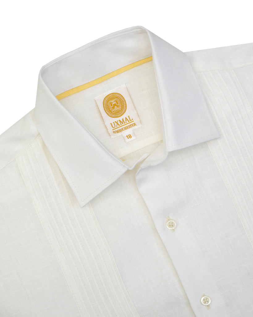 {"altText": "Manchester Junior Guayabera de Lino Manga Larga Cuello Vista Frontal en Blanco", "color": "BLANCO", "url": "https://cdn.shopify.com/s/files/1/0762/6925/7013/files/8132M_BLANCO_3.jpg?v=1701706185"}