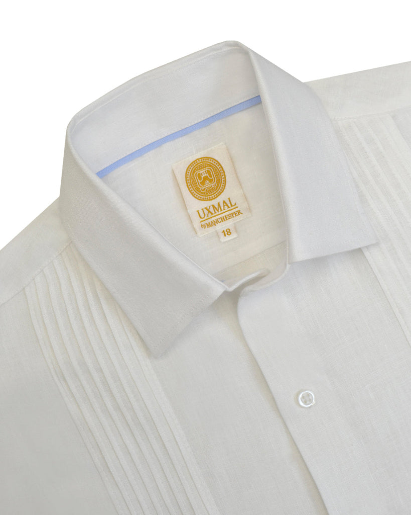 Manchester Junior Guayabera de Lino Manga Larga con Alforzas en Hueso Vista Cuello}