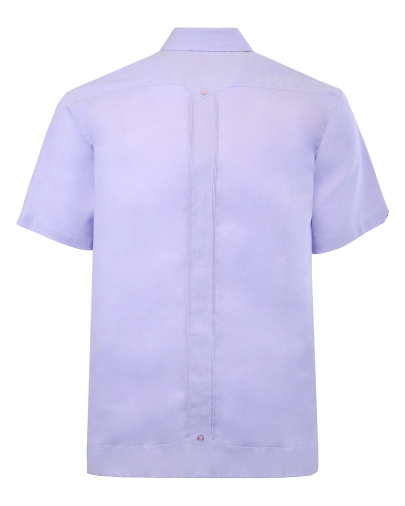 {"altText": "Manchester Junior Guayabera con Contraste de Color Lila y Alforzas Vista Espalda", "color": "LILA", "url": "https://cdn.shopify.com/s/files/1/0762/6925/7013/files/8833-J_Lila_2.jpg?v=1698968439"}