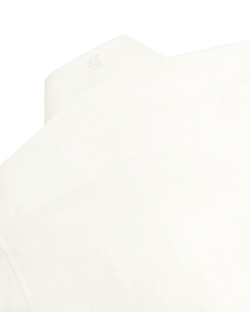 Manchester Junior Guayabera de Lino Manga Larga con Alforzas en Hueso Vista de Espalda