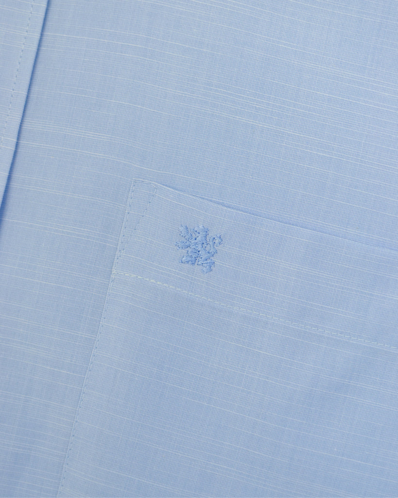 {"altText": "Manchester Camisa Manga Corta Regular Fit en Cielo con Algod\u00f3n y Poli\u00e9ster Vista Logo", "color": "CIELO", "url": "https://cdn.shopify.com/s/files/1/0762/6925/7013/files/4001-C_Cielo_4.jpg?v=1711399998"}