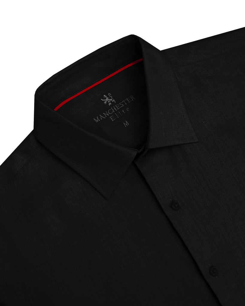 {"altText": "Manchester Camisa de Lino Regular Fit Vista Cuello Frontal en Negro", "color": "NEGRO", "url": "https://cdn.shopify.com/s/files/1/0762/6925/7013/files/40200-U_Negro_3.jpg?v=1704386283"}