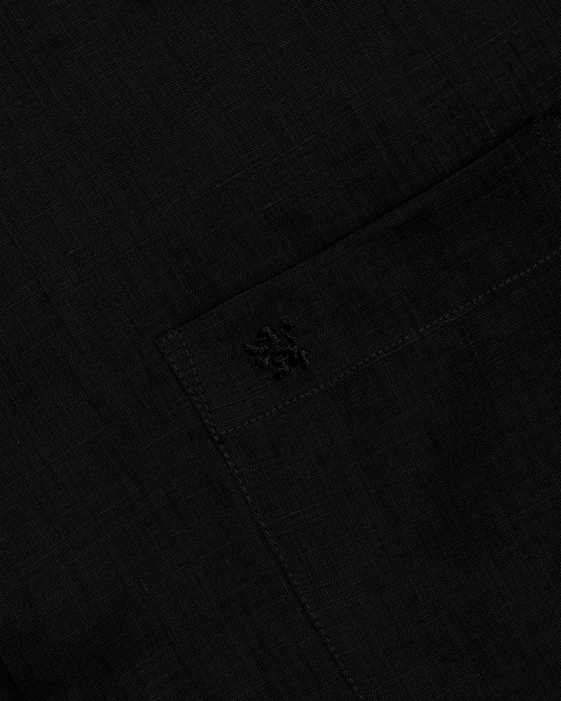 {"altText": "Manchester Camisa de Lino Regular Fit Vista de Logo en Negro", "color": "NEGRO", "url": "https://cdn.shopify.com/s/files/1/0762/6925/7013/files/40200-U_Negro_4.jpg?v=1704386284"}