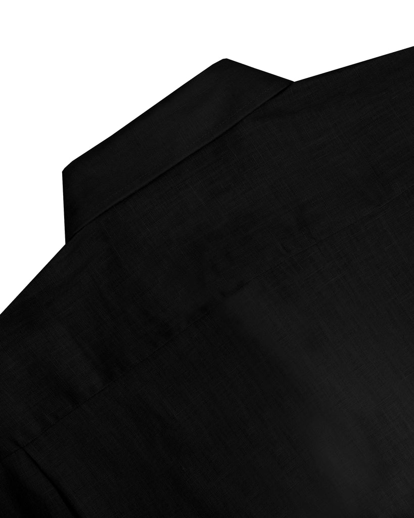 {"altText": "Manchester Camisa de Lino Regular Fit Vista Cuello Trasera en Negro", "color": "NEGRO", "url": "https://cdn.shopify.com/s/files/1/0762/6925/7013/files/40200-U_Negro_6.jpg?v=1704386283"}