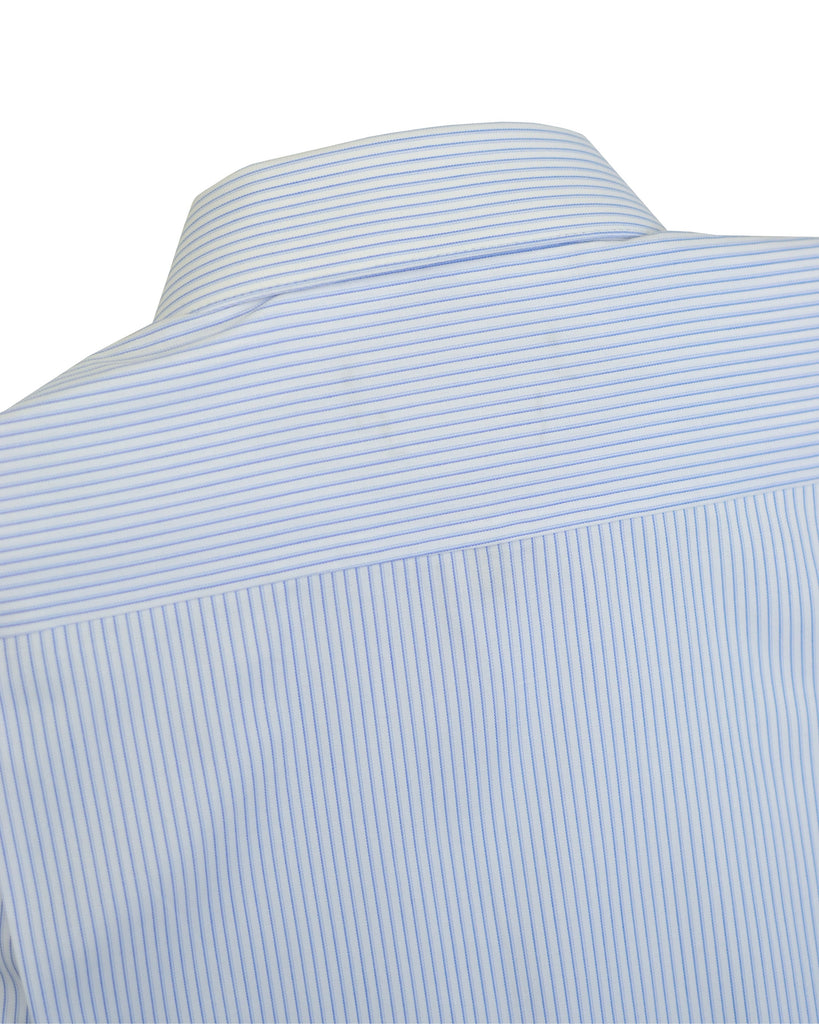 {"altText": "Manchester Camisa de Vestir Regular Fit Celeste a Rayas Pu\u00f1o Convertible Vista Cuello de Espalda", "color": "CELESTE", "url": "https://cdn.shopify.com/s/files/1/0762/6925/7013/files/5604-F_Celeste_6.jpg?v=1704931153"}