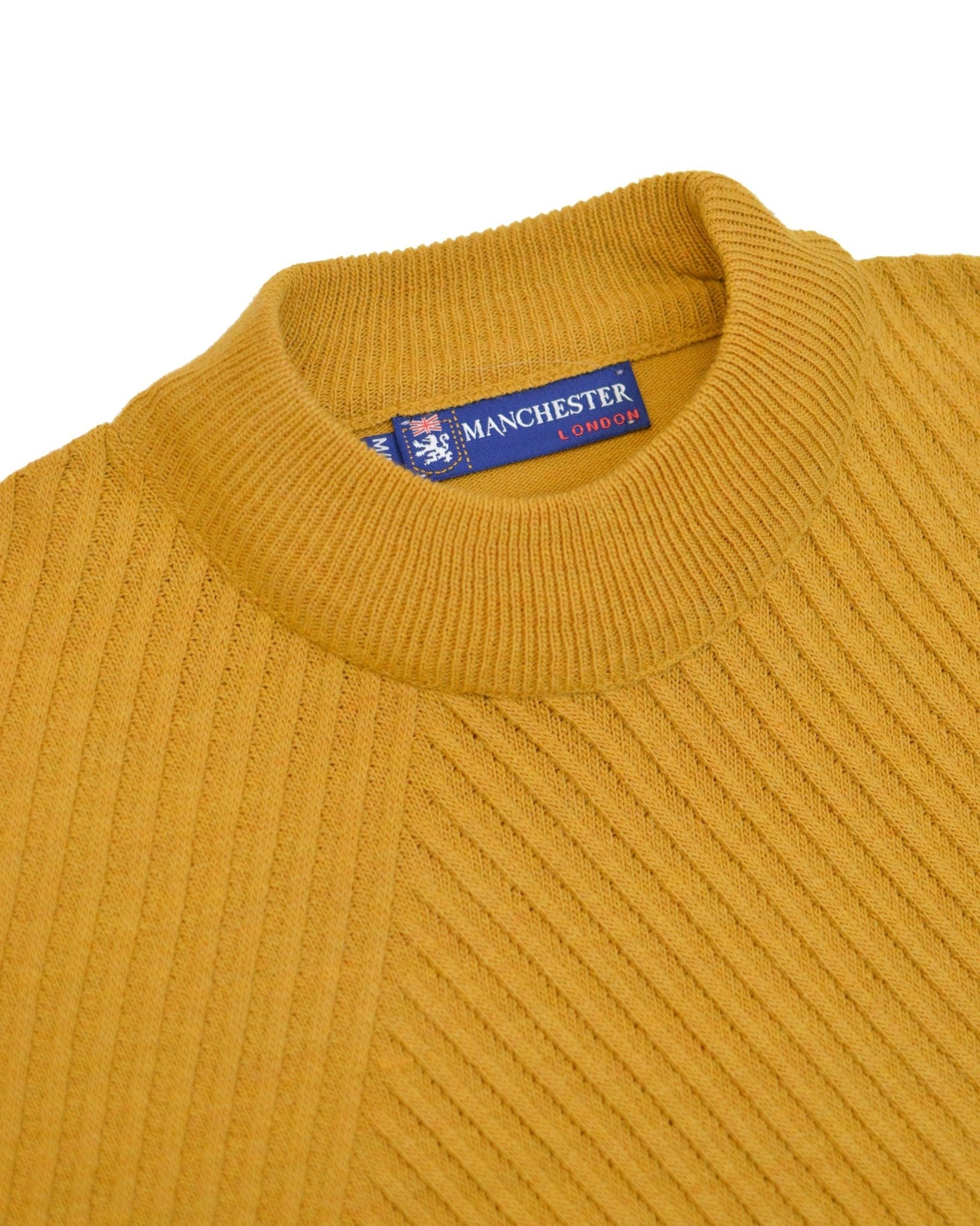 Manchester Sweater con Cuello Redondo y Tejido de Líneas Inclinadas color mostaza para hombre
