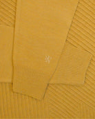 Manchester Sweater con Cuello Redondo y Tejido de Líneas Inclinadas color mostaza para hombre