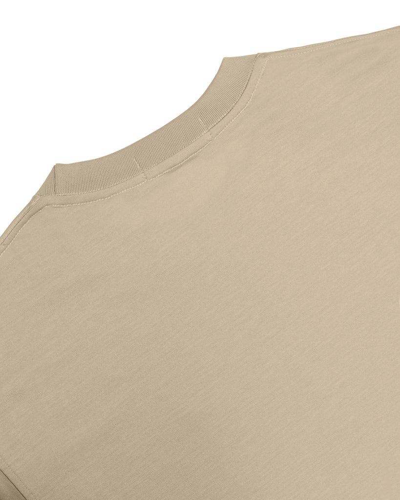 {"altText": "Manchester Polo en Beige Claro Regular Fit Manga Larga Vista Detalle Inferior", "color": "BEIGE", "url": "https://cdn.shopify.com/s/files/1/0762/6925/7013/files/1034-U_Beige_6.jpg?v=1704404474"}