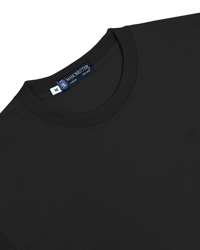 {"altText": "Manchester Polo en Negro Regular Fit Manga Larga Vista de Espalda", "color": "NEGRO", "url": "https://cdn.shopify.com/s/files/1/0762/6925/7013/files/1034_U_Negro_2.jpg?v=1700021324"}