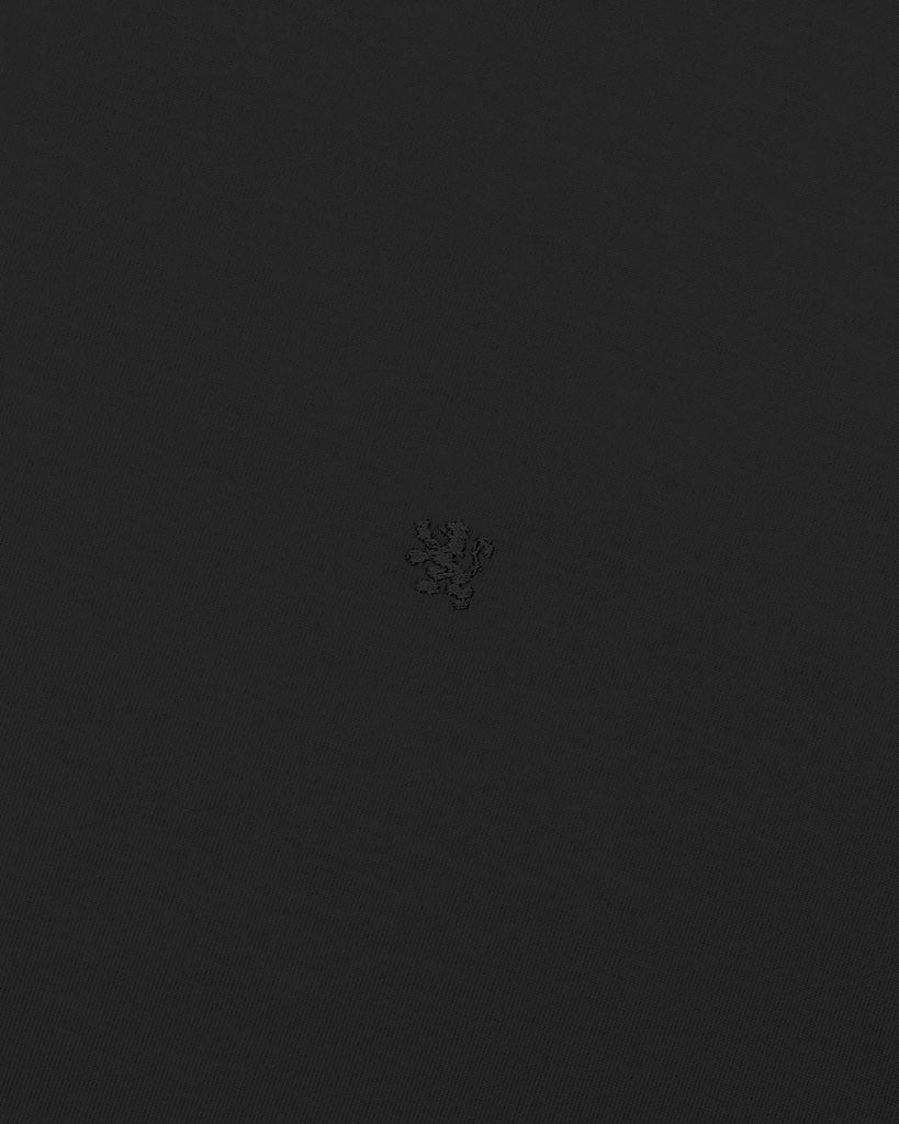 {"altText": "Manchester Polo en Negro Regular Fit Manga Larga Vista Logo Bordado", "color": "NEGRO", "url": "https://cdn.shopify.com/s/files/1/0762/6925/7013/files/1034_U_Negro_4.jpg?v=1700021329"}