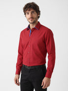 Manchester Camisa de Vestir Lisa Corte Slim Fit Cuello Roma color vino para hombre