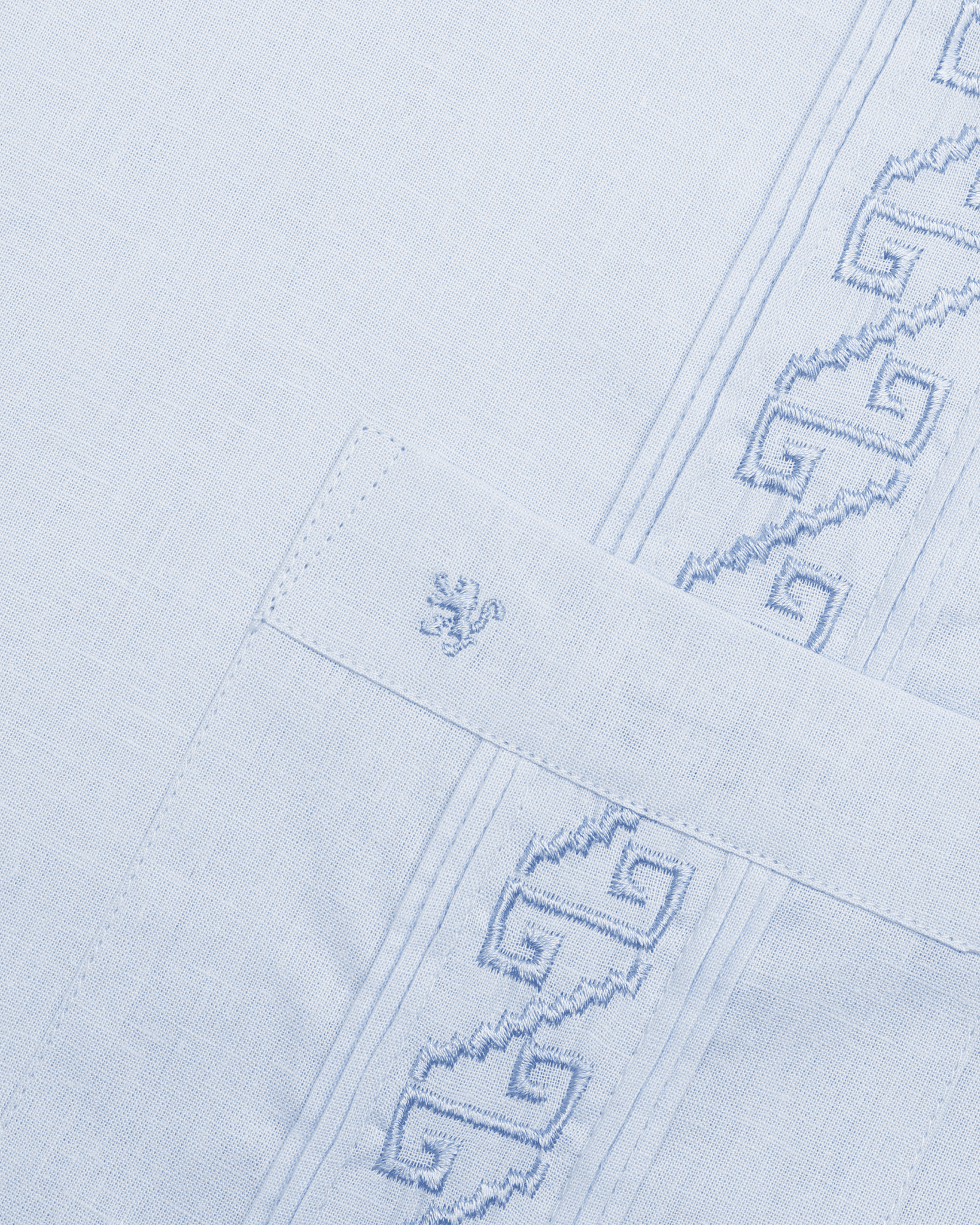 Manchester Guayabera Premium con Bordado Geométrico Elegante - Manchester