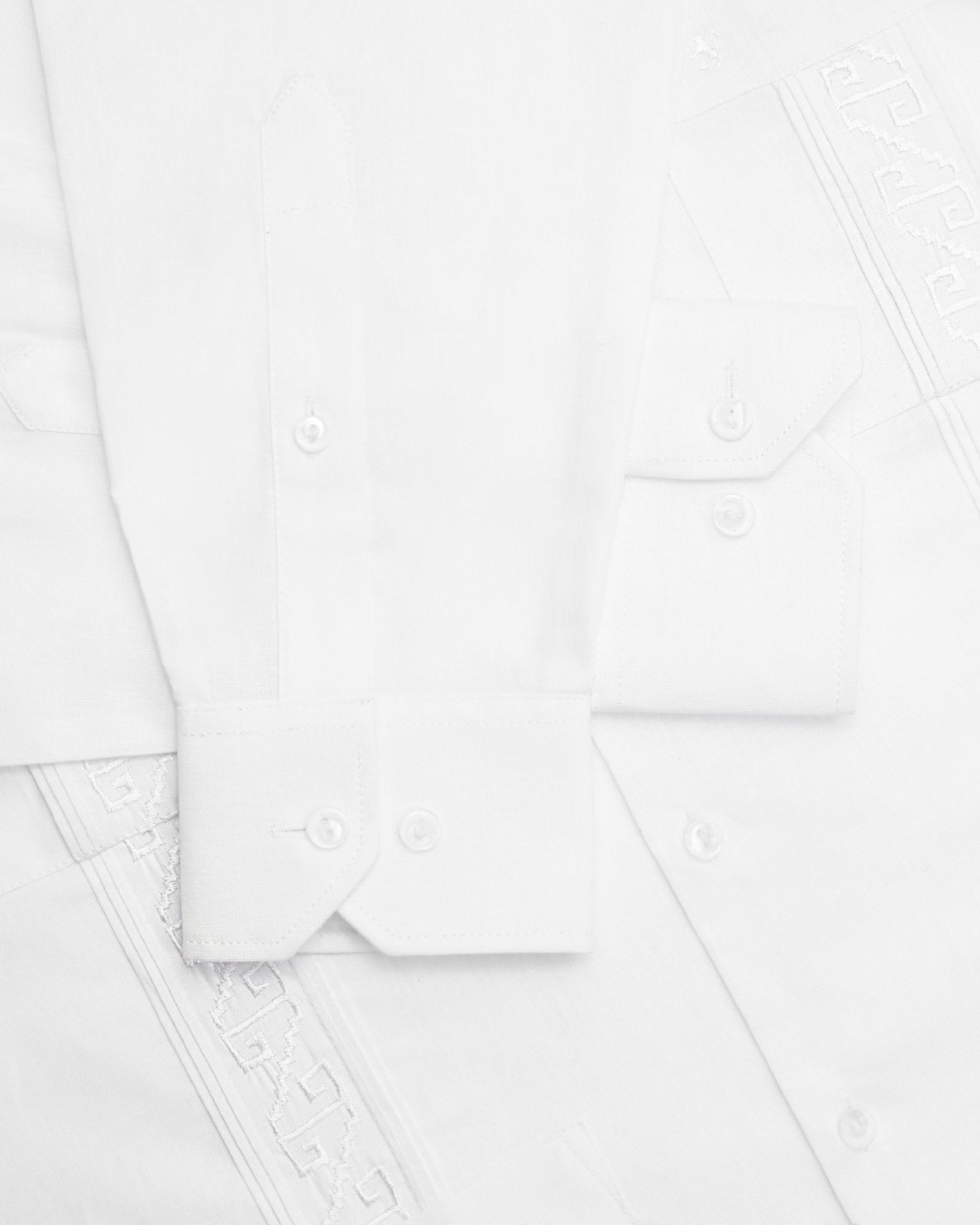Manchester Guayabera Premium con Bordado Geométrico Elegante - Manchester