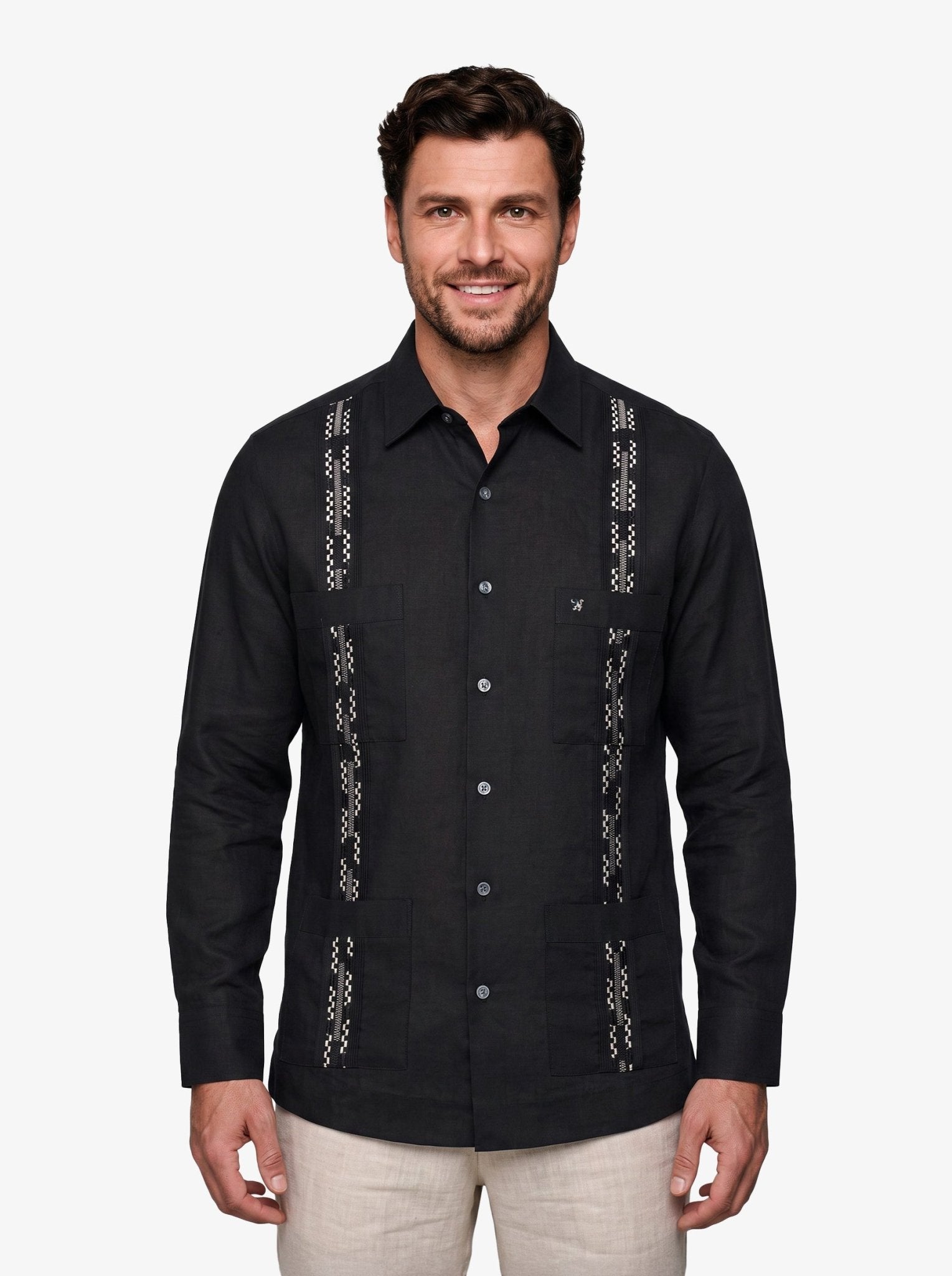 Modelo Manchester Guayabera Bordado Artesanal Floral Slim Fit para hombre