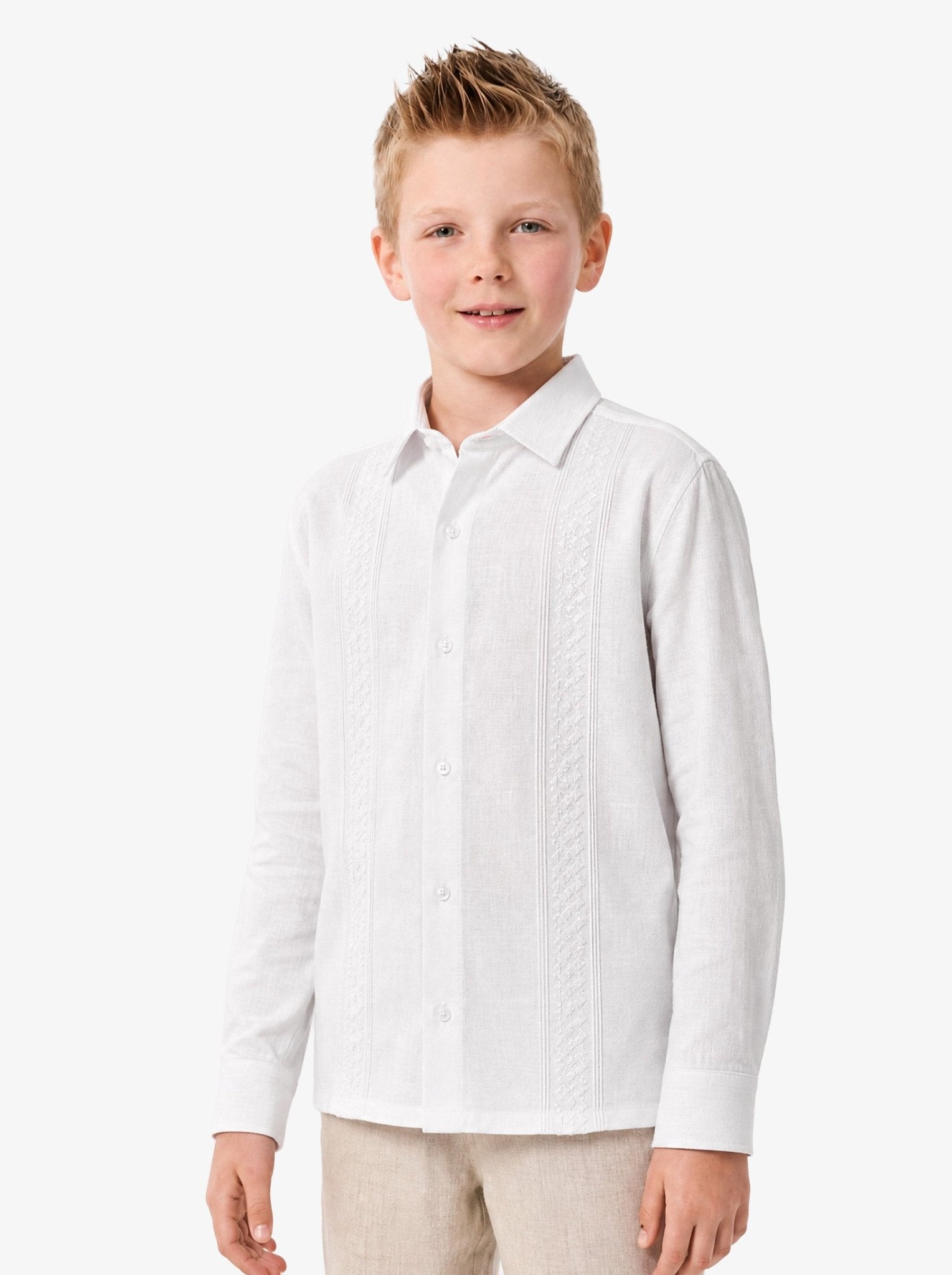 Manchester Junior Guayabera Bordado color blanco para niño