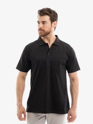 Manchester playera tipo polo lisa negra de manga corta con bolsillo, en modelo de frente, para hombre