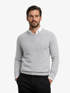 Modelo Manchester Suéter Cuello Redondo para hombre