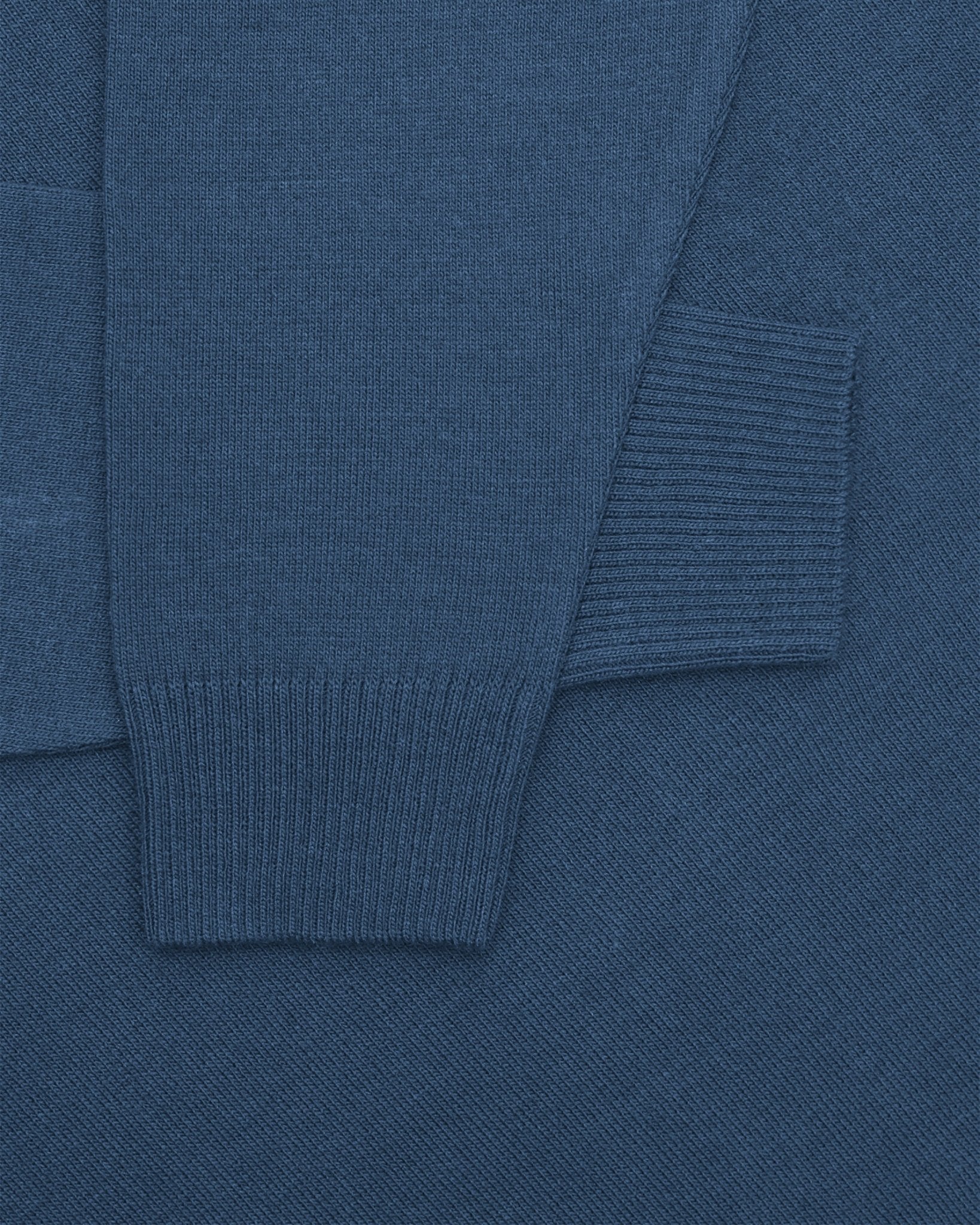Manchester Sweater con Cuello Tortuga color azul jaspe para hombre